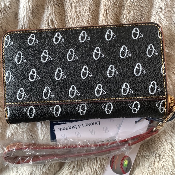 Dooney & Bourke Orioles clutch - Picture 3 of 4